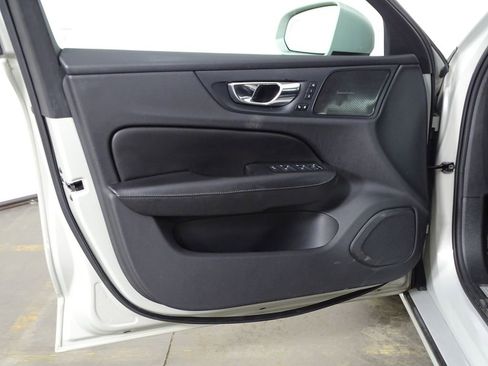 Used 2019 Volvo S60 T5 Momentum w/ Multimedia Package image 17