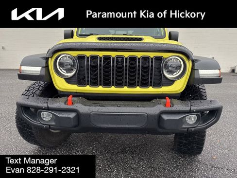 Used 2024 Jeep Gladiator Mojave w/ Technology Group image 2