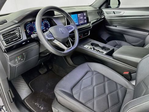 Used 2024 Volkswagen Atlas Cross Sport SE FWD image 10