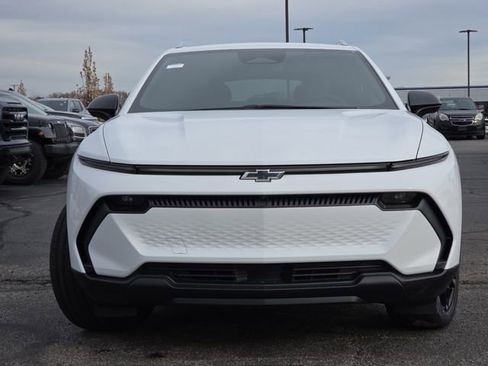 New 2026 Chevrolet Equinox EV LT w/ LPO, Blackout Package FWD image 16