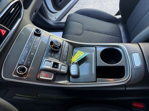 Used 2021 Hyundai Santa Fe SEL image 11