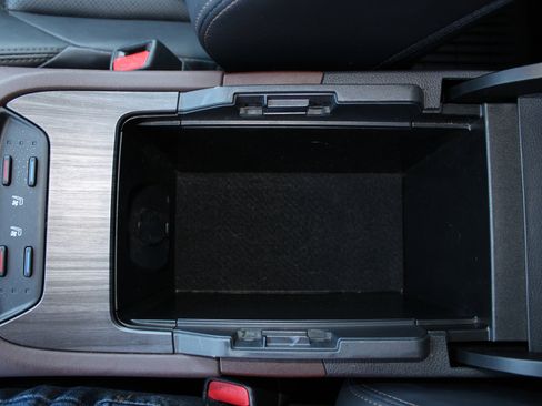 Used 2021 Toyota Venza XLE w/ Softex Package image 25