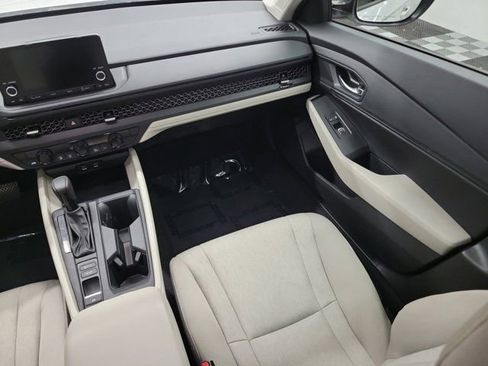 Certified 2025 Honda Accord SE image 16