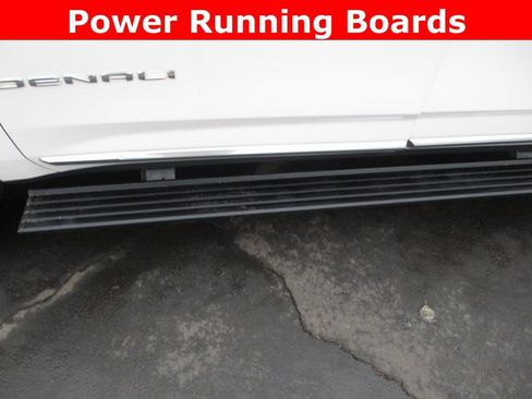 Used 2021 GMC Yukon XL Denali w/ Denali Premium Package image 13