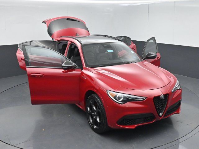 Used 2023 Alfa Romeo Stelvio Veloce AWD/4WD image 53