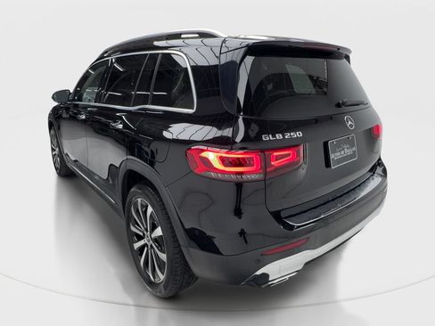 Used 2022 Mercedes-Benz GLB 250 w/ Premium Package Lite image 10