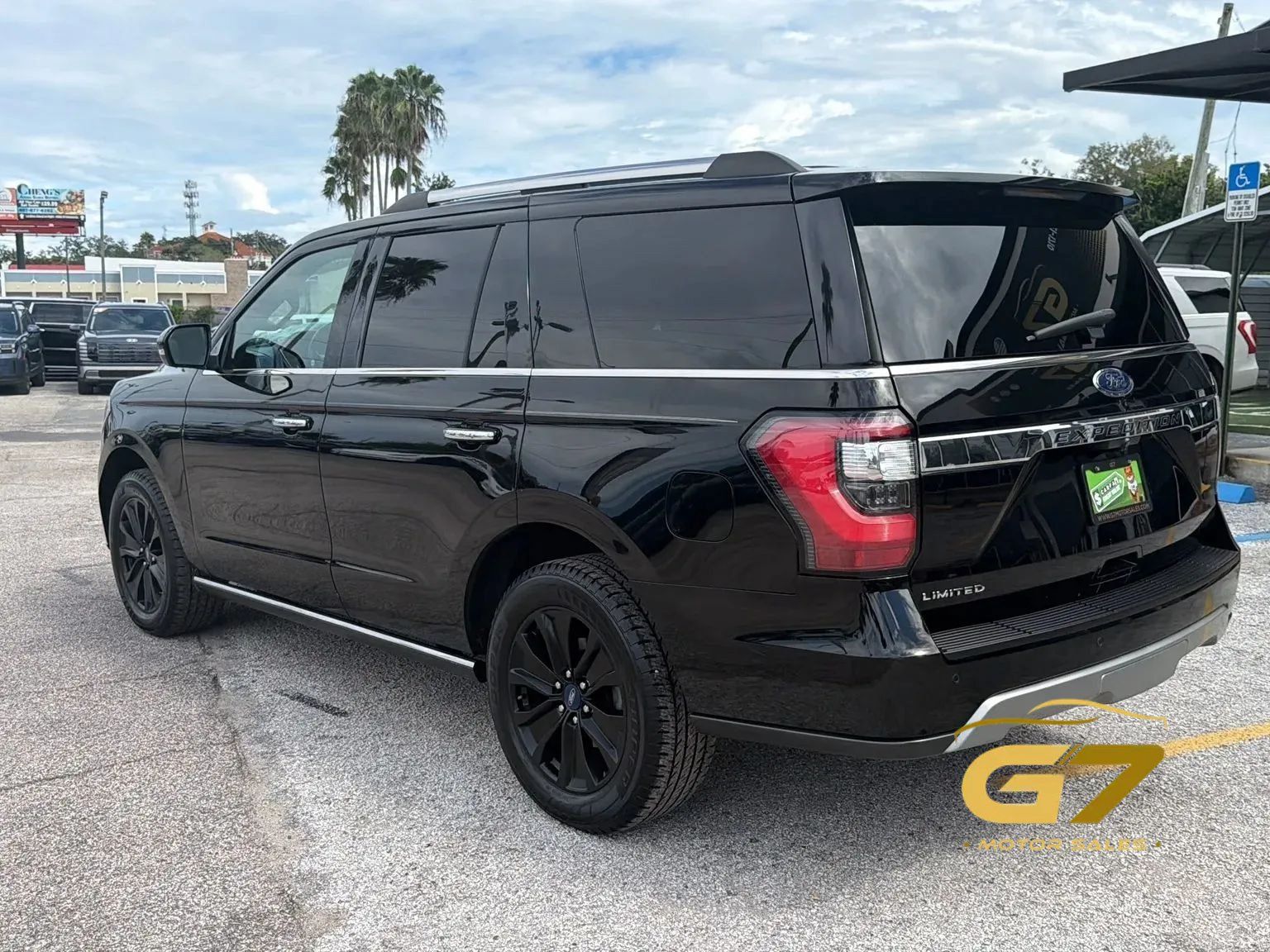 Used 2018 Ford Expedition Limited w/ Equipment Group 301A RWD image 2