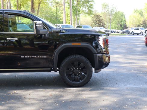 Used 2025 GMC Sierra 2500 Denali Ultimate image 11