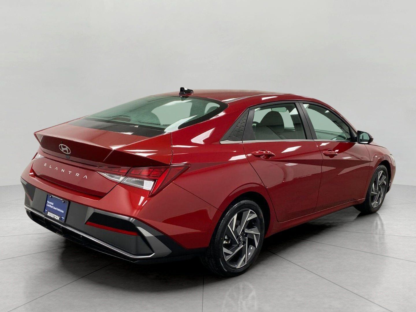 Certified 2025 Hyundai Elantra SEL FWD image 3