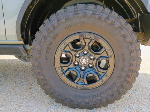 Used 2021 Ford Bronco First Edition AWD/4WD image 22