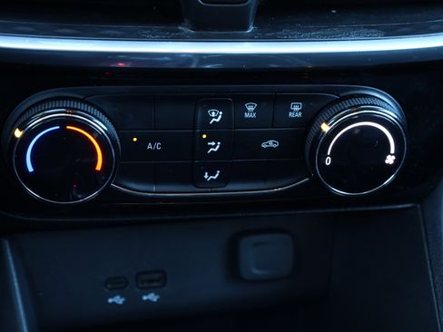 Used 2024 Buick Encore GX Sport Touring image 11