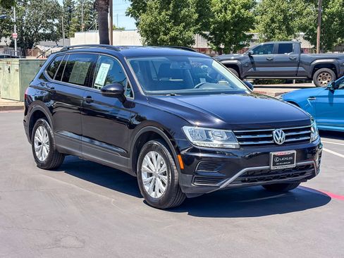 Used 2018 Volkswagen Tiguan S FWD image 5
