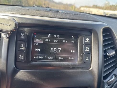 Used 2014 Jeep Cherokee Sport w/ Cold Weather Group AWD/4WD image 18