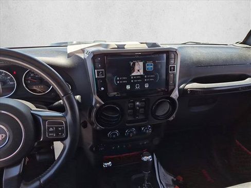 Used 2017 Jeep Wrangler Unlimited Rubicon AWD/4WD image 13