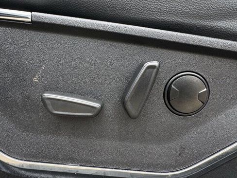 Used 2024 Ford F250 Lariat w/ Black Appearance Package image 29