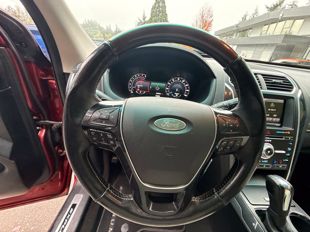 Used 2016 Ford Explorer Platinum AWD/4WD image 19
