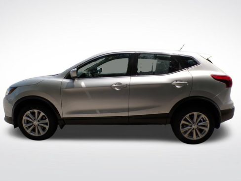 Used 2017 Nissan Rogue Sport S w/ S Appearance Package AWD/4WD image 2