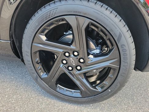 Used 2024 Chevrolet Equinox EV RS FWD image 24