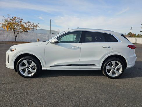 Certified 2025 Audi Q5 Premium Plus w/ Premium Plus image 3