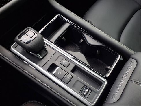 New 2025 Nissan Pathfinder SL image 19