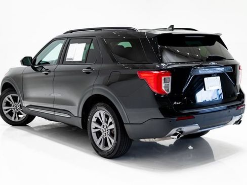 Used 2023 Ford Explorer XLT w/ Equipment Group 202A AWD/4WD image 32