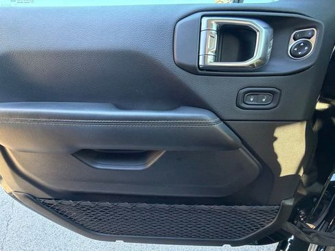 Used 2025 Jeep Wrangler Unlimited Sahara w/ Safety Group image 31