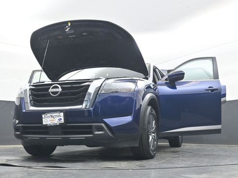 Used 2025 Nissan Pathfinder SV AWD/4WD image 38