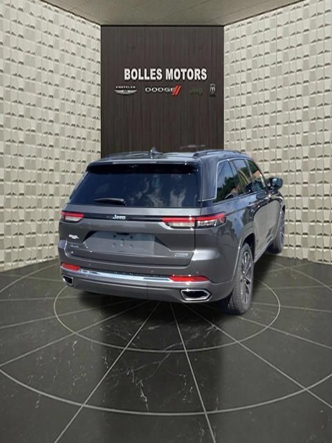 Certified 2023 Jeep Grand Cherokee Overland w/ Luxury Tech Group IV AWD/4WD image 5