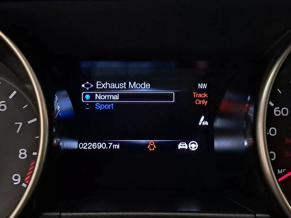 Used 2016 Ford Mustang Shelby GT350 w/ Technology Package RWD image 14