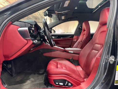 Used 2017 Porsche Panamera image 11