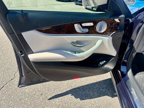 Used 2018 Mercedes-Benz E 300 4MATIC image 9