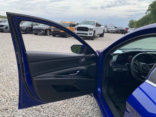 Used 2023 Hyundai Elantra Limited w/ Cargo Package FWD image 23