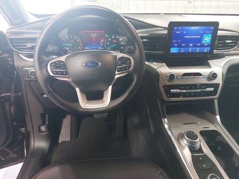 Used 2022 Ford Explorer XLT w/ Equipment Group 202A AWD/4WD image 17