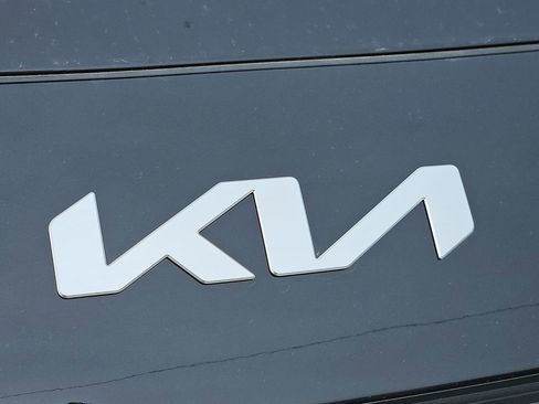 New 2026 Kia Niro LX image 12