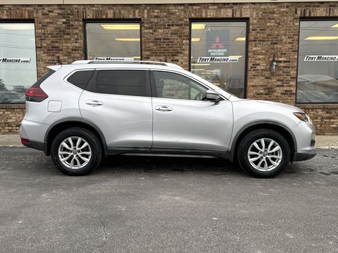 Used 2018 Nissan Rogue SV image 6