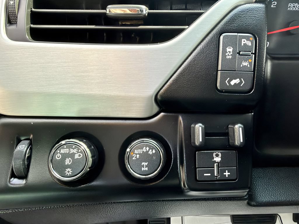 Used 2018 GMC Yukon SLT w/ Open Road Package AWD/4WD image 17