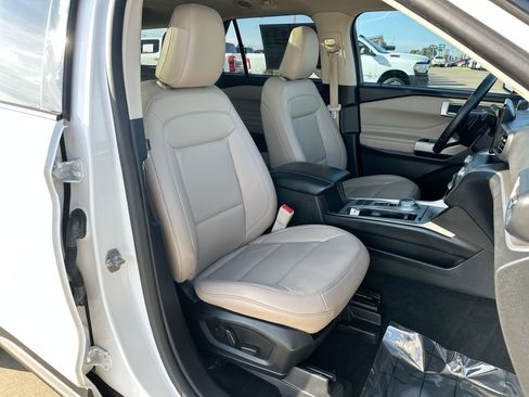 Used 2021 Ford Explorer XLT w/ Equipment Group 202A image 26
