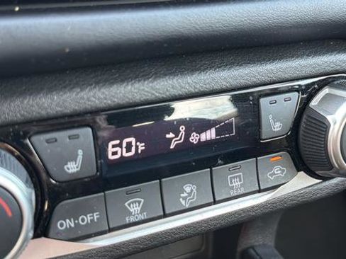 Used 2025 Nissan Versa SR w/ Trunk Package image 24