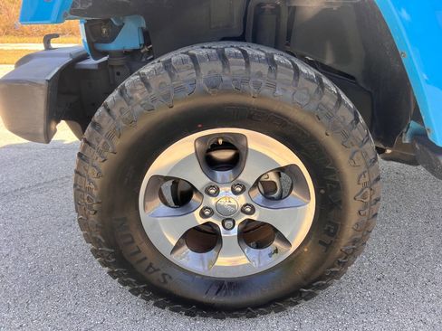 Used 2017 Jeep Wrangler Unlimited Sahara w/ Max Tow Package image 25