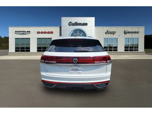 Used 2024 Volkswagen Atlas Cross Sport SE FWD image 4