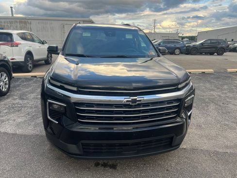 Used 2025 Chevrolet Traverse LT w/ Driver Confidence Package AWD/4WD image 5