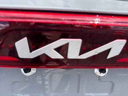 Used 2024 Kia Carnival EX FWD image 35