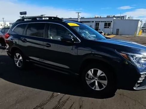 Used 2024 Subaru Ascent Premium w/ Convenience Package image 2