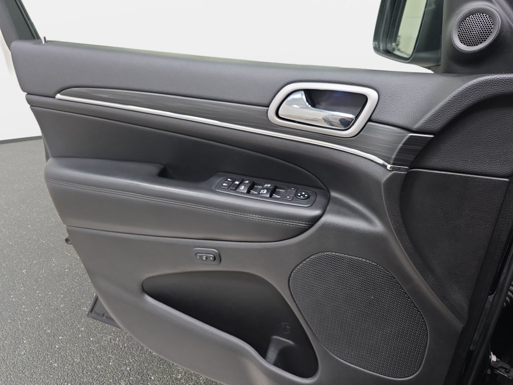Used 2020 Jeep Grand Cherokee Limited AWD/4WD image 27