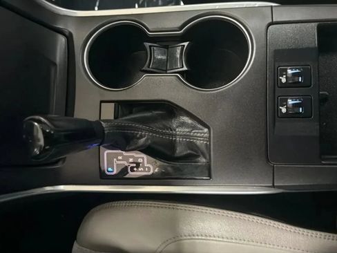 Used 2016 Toyota Camry XSE FWD image 12