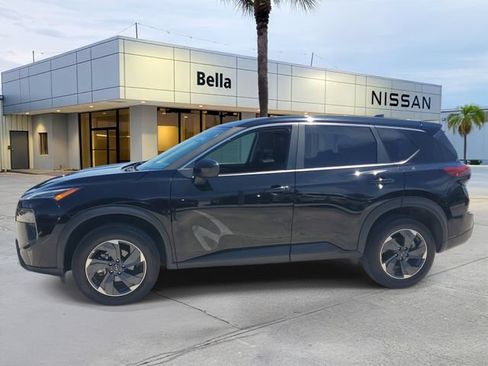 Used 2025 Nissan Rogue SV FWD image 2