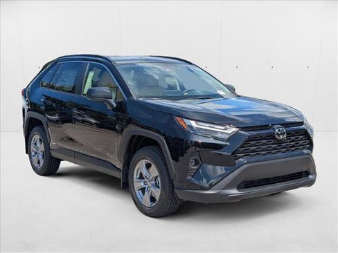 Used 2025 Toyota RAV4 LE image 6