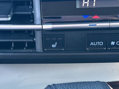 Used 2024 Toyota Sienna XLE image 21