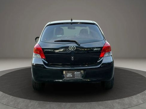 Used 2011 Toyota Yaris 2-Door Hatchback image 5