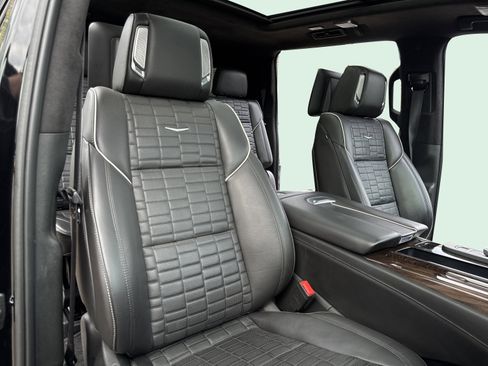 Used 2022 Cadillac Escalade ESV Premium Luxury Platinum w/ Heavy-Duty Trailer Package image 44